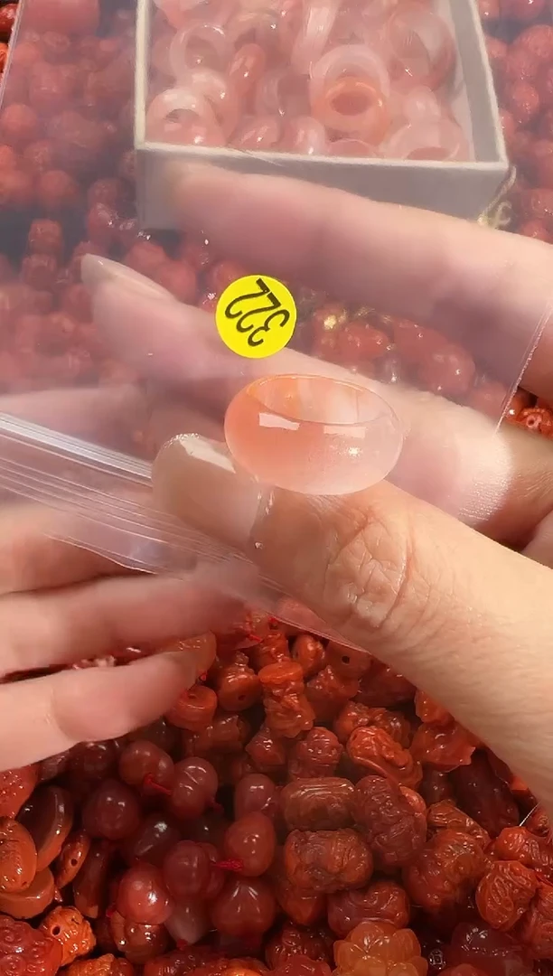 颈饰未镶嵌南红玛瑙1