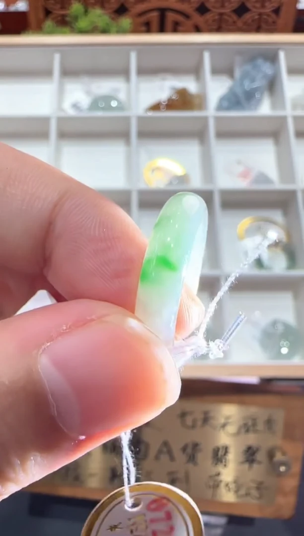 翡翠挂件未镶嵌A货翡翠多样性孤品