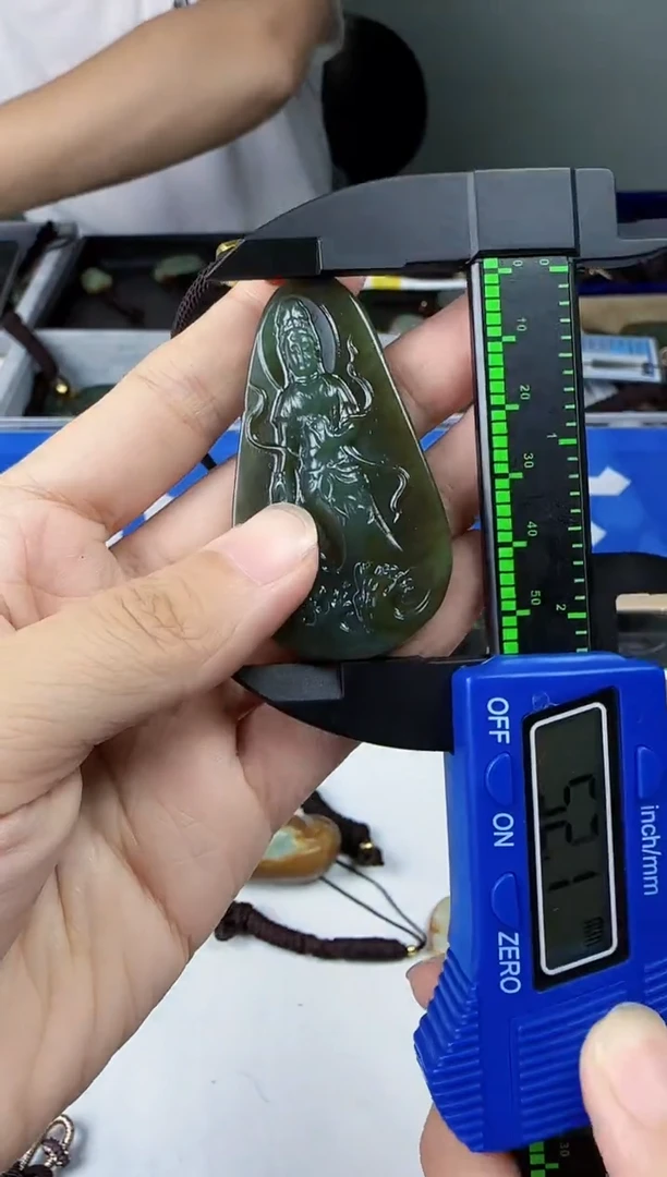 和田玉未镶嵌颈饰1