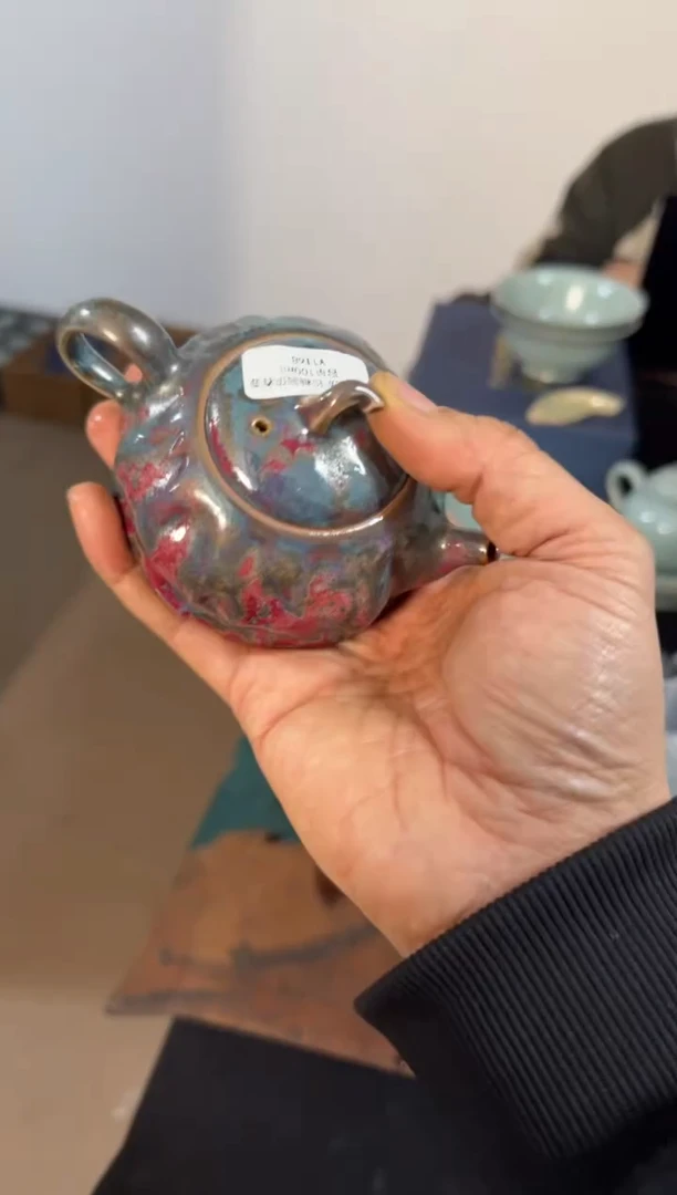 65-1供春壶（炉钧釉 王建勋）