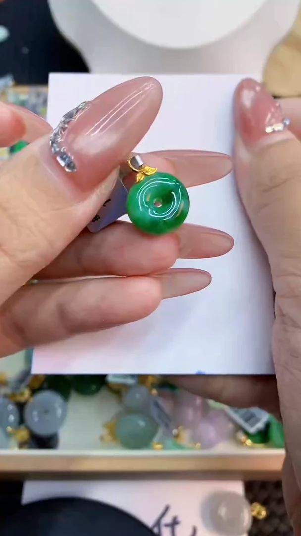 翡翠18K金镶嵌吊坠(不含链)1