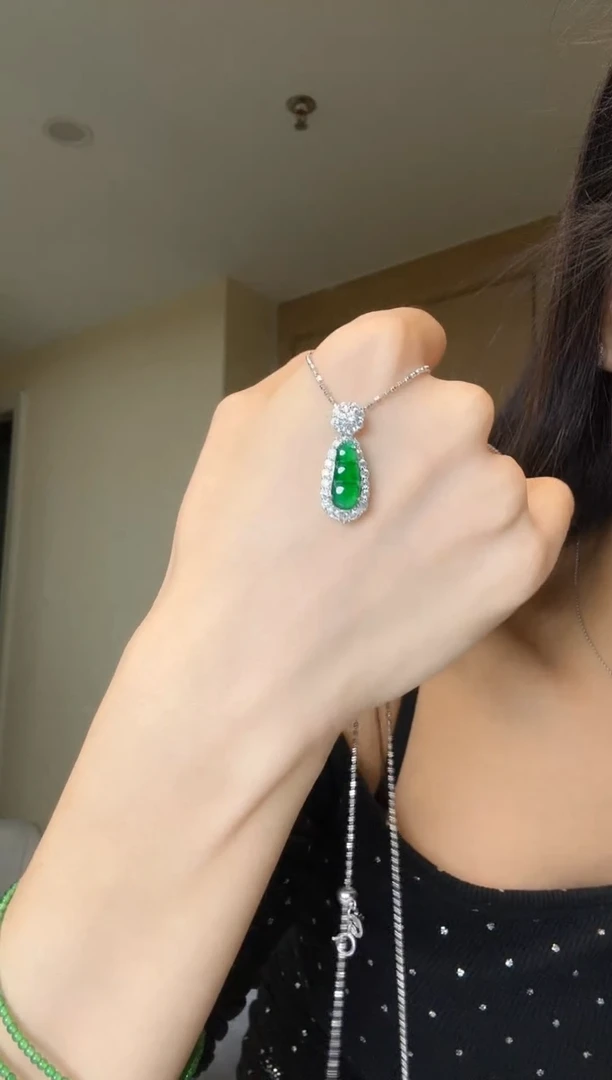【闪购商品】翡翠吊坠(不含链)银S925镶嵌天然翡翠吊坠