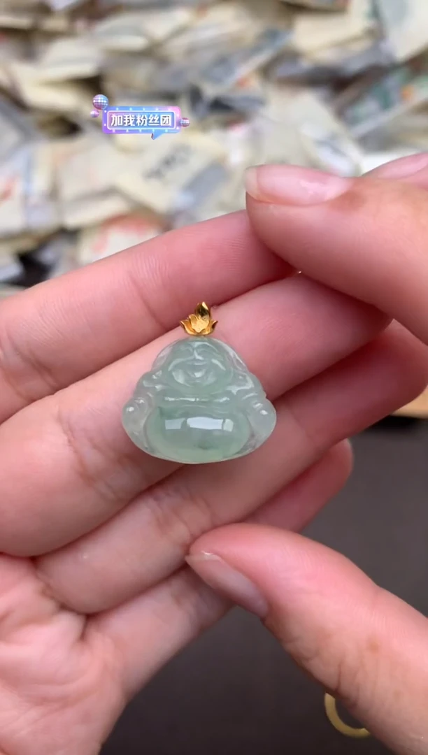 翡翠挂件18K金镶嵌 —