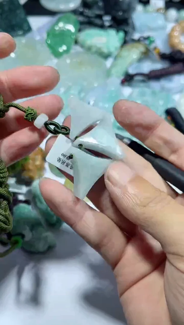 【闪购商品】翡翠颈饰未镶嵌00009045