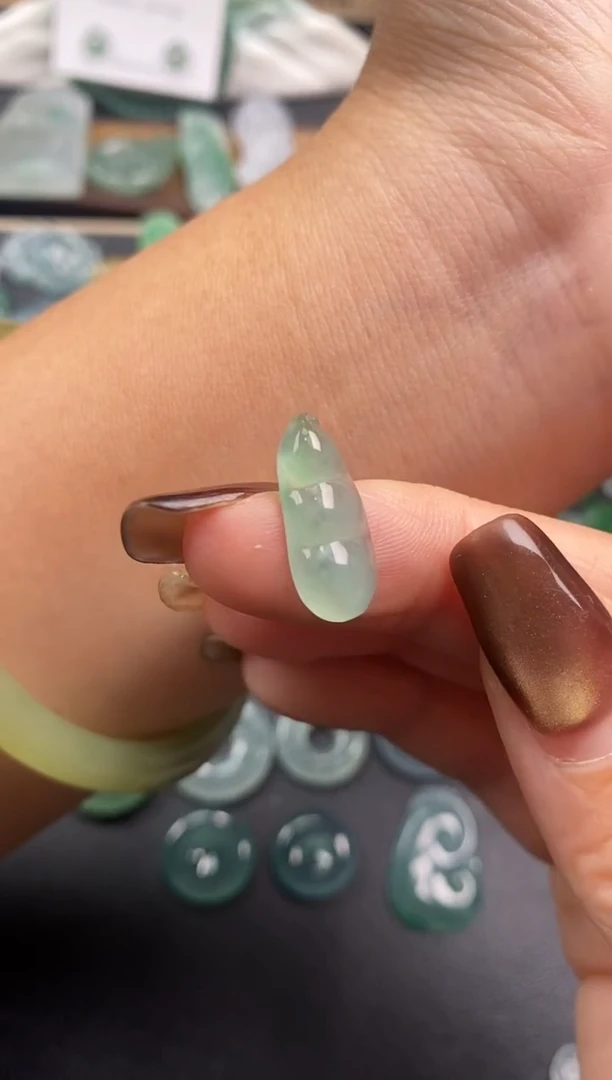 颈饰未镶嵌翡翠福豆