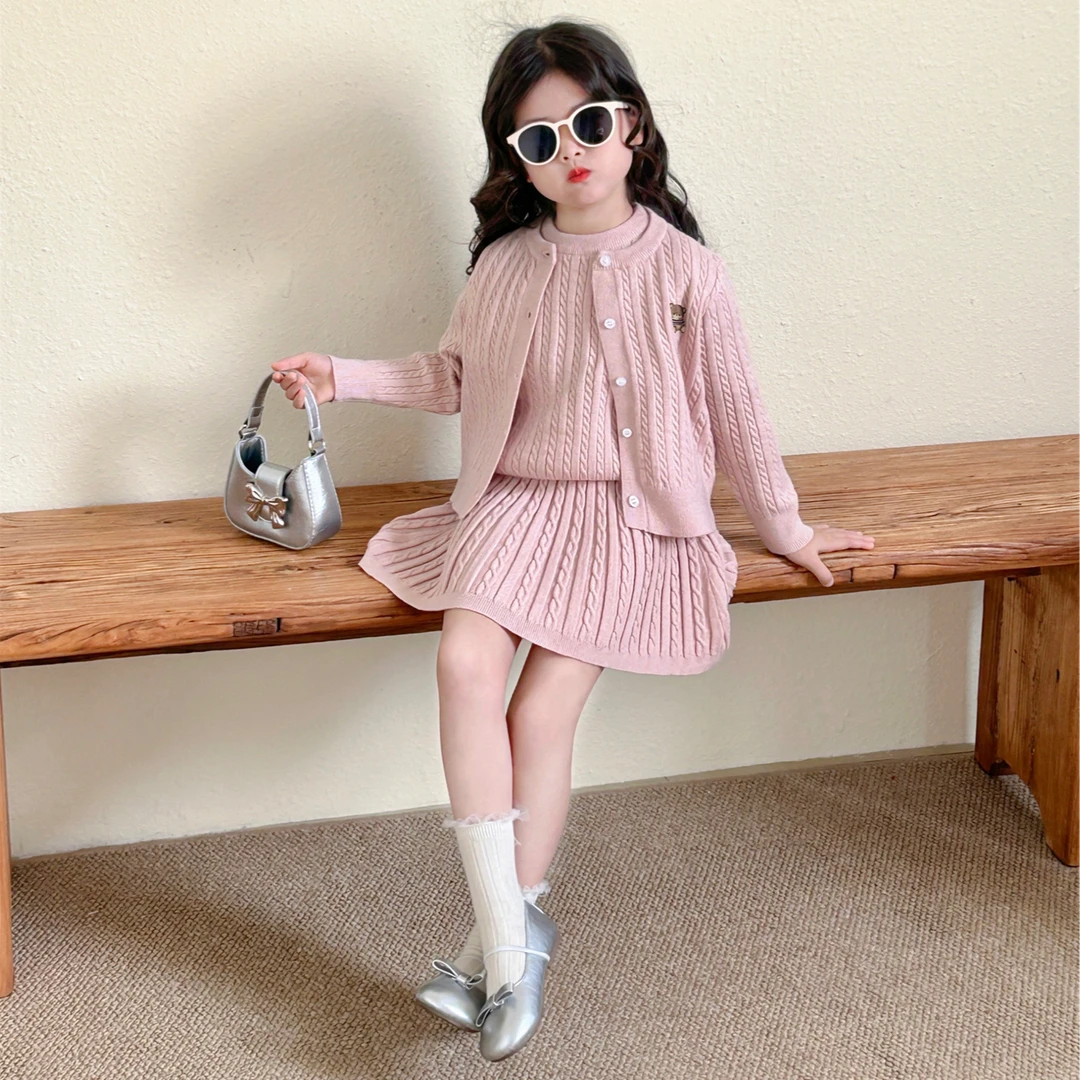 2025春季新品女童针织开衫背心半裙套装宝宝洋气麻花刺绣三件套