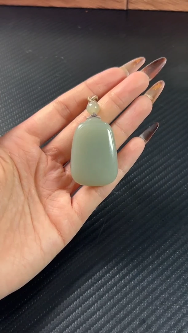 吊坠(赠链)未镶嵌和田玉且末近矿微色差