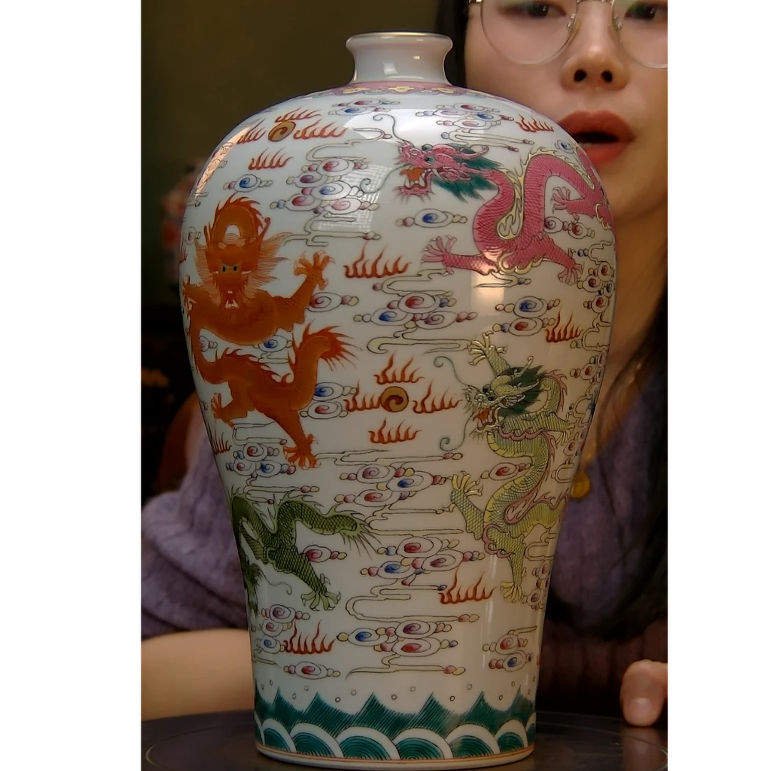 清 粉彩九龙纹梅瓶