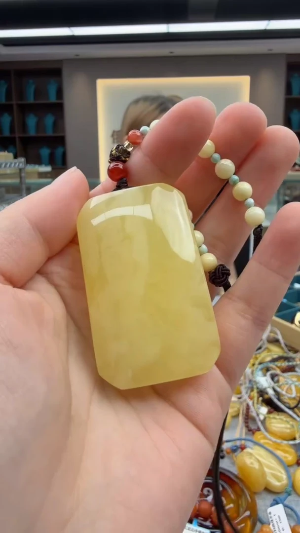 琥珀颈饰未镶嵌210秒拍号 假一罚三