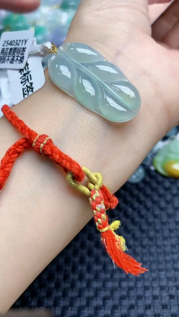 翡翠18K金镶嵌颈饰天然翡翠A货