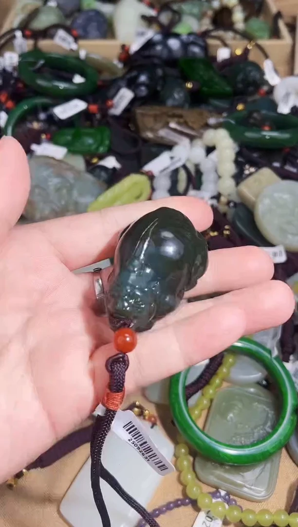 颈饰未镶嵌和田玉1