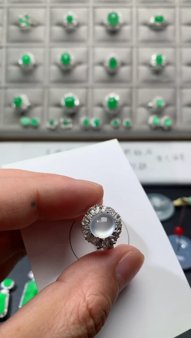 18K金镶嵌戒指翡翠18K翡翠