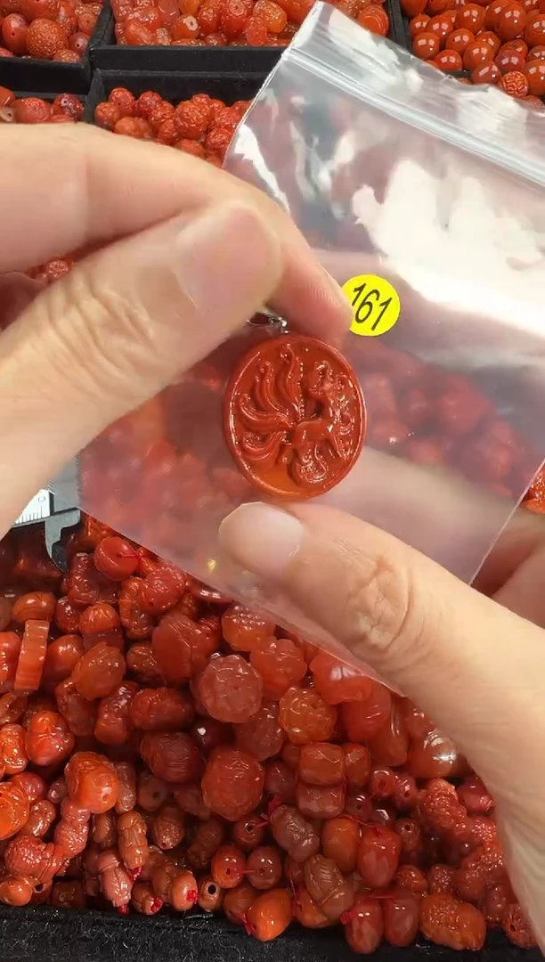 颈饰未镶嵌南红玛瑙1