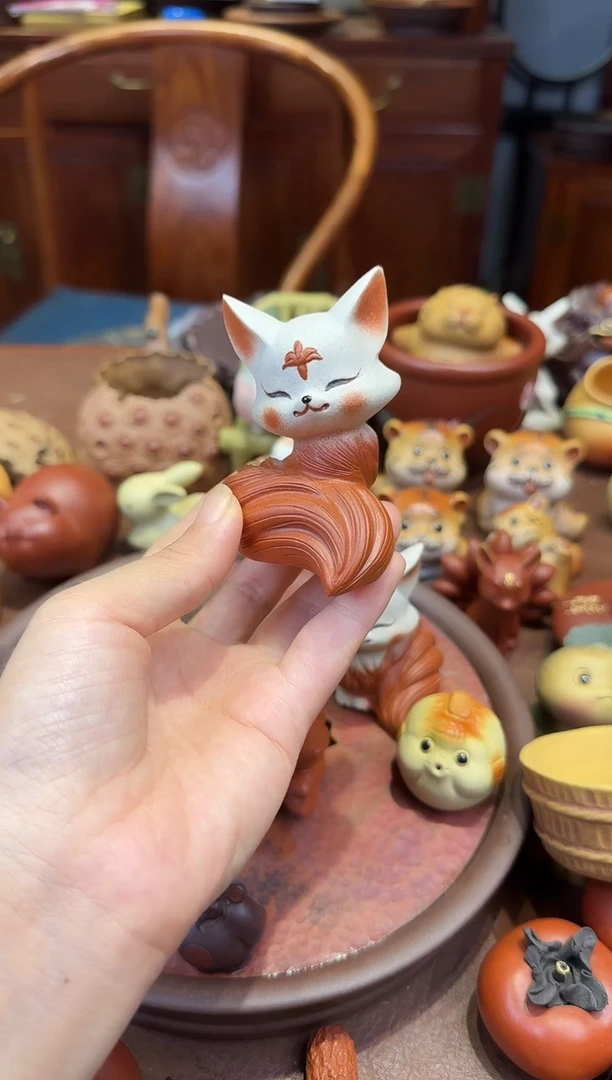 紫砂茶宠段泥红九尾