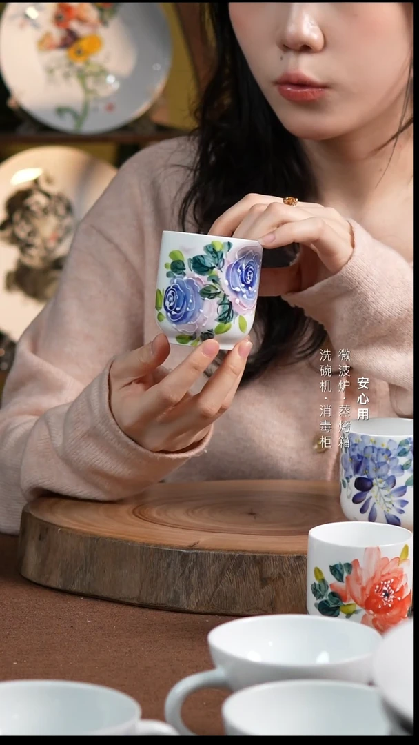 瓷景德镇高温手绘釉下彩170CC手握杯紫玫瑰