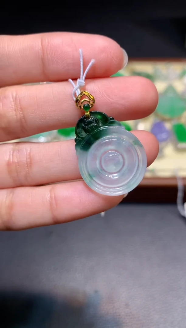 颈饰18K金镶嵌翡翠1