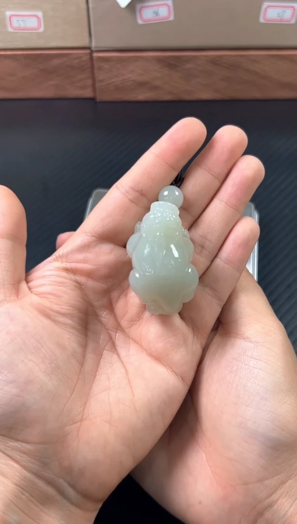 吊坠(赠链)未镶嵌和田玉且末微色差近矿