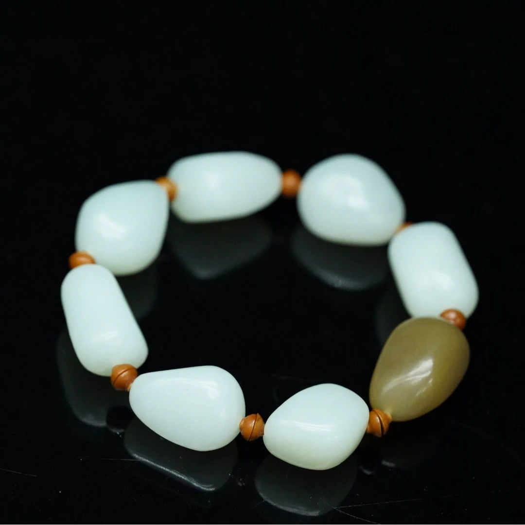 45和田玉籽儿料手串/401520保利厦门拍卖