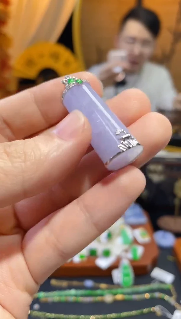 颈饰18K金镶嵌翡翠无事柱