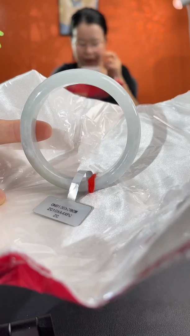 未镶嵌手镯翡翠翡翠手镯（微瑕）