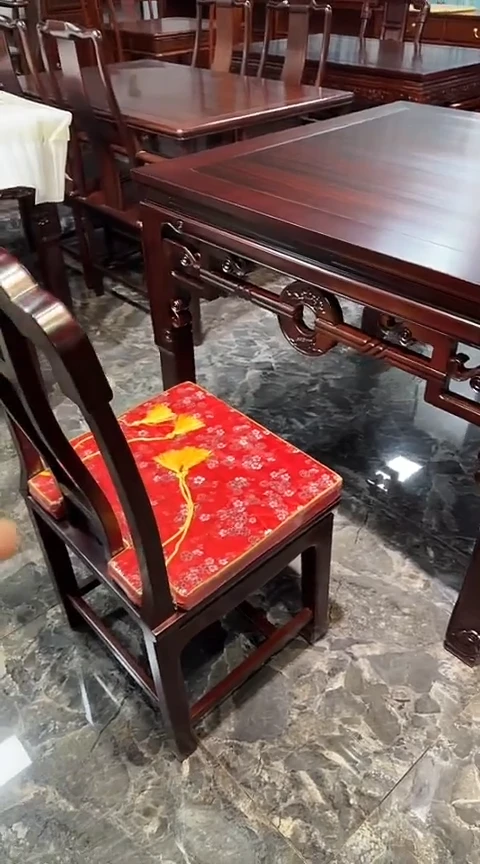 黑酸枝木类家具108x108x84八仙桌+餐椅4个