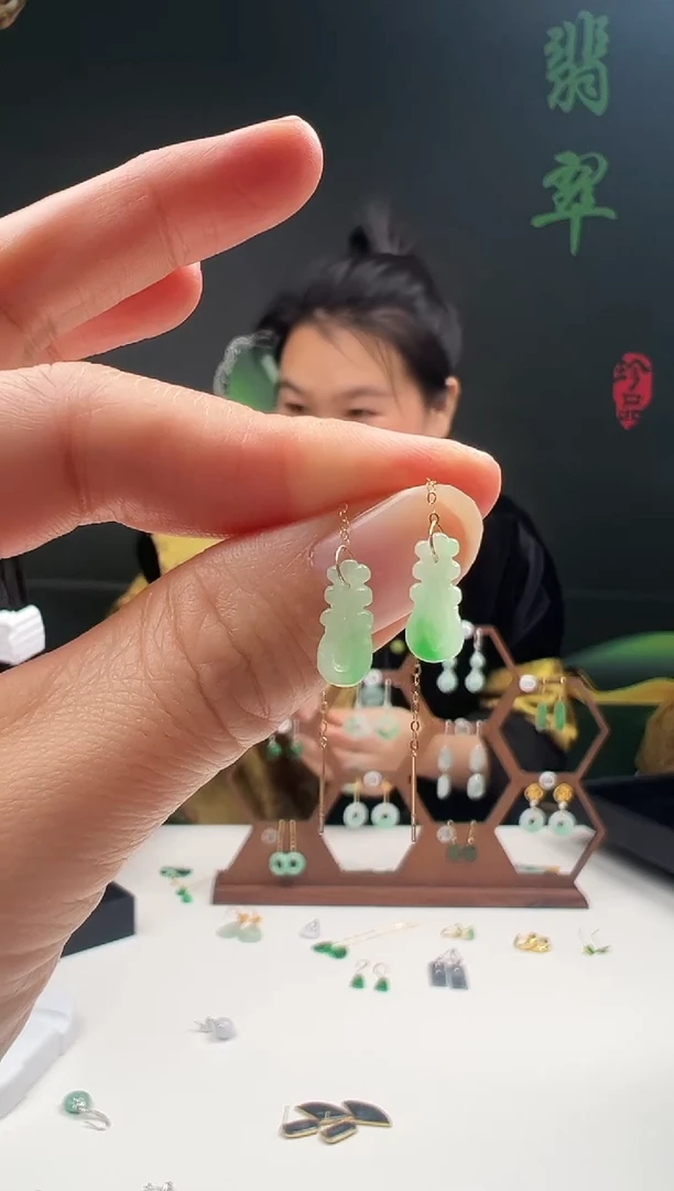 18K金镶嵌翡翠耳饰大**?003