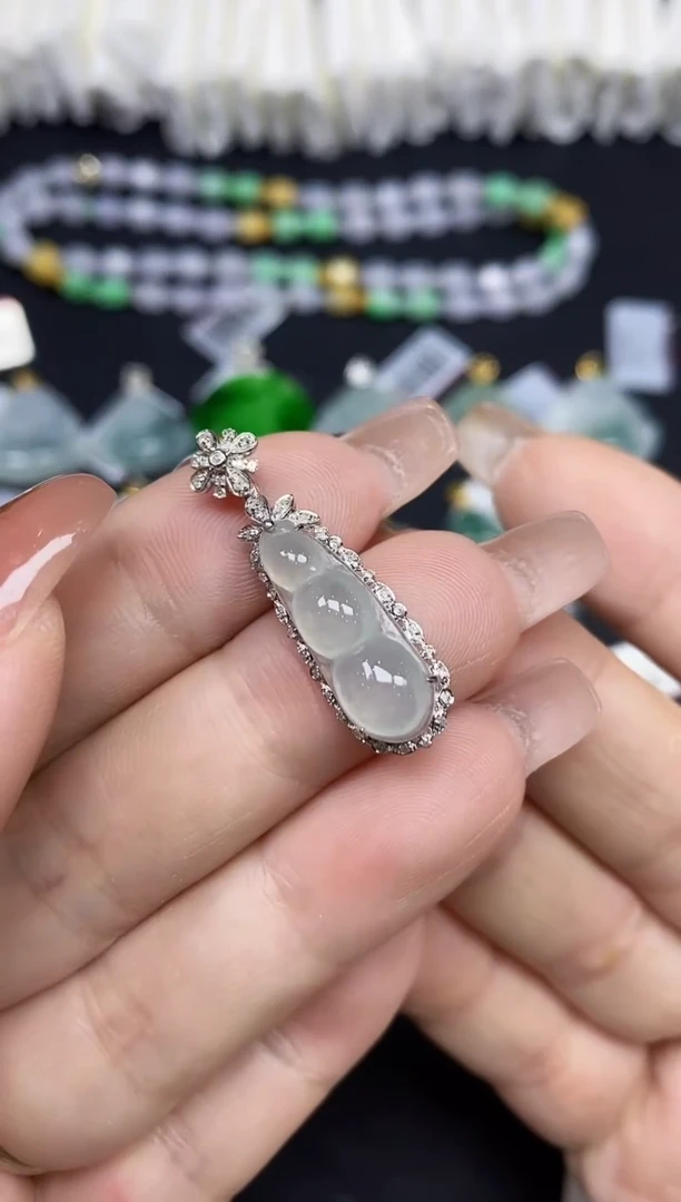 吊坠(不含链)18K金镶嵌翡翠豆子18K金扣镶嵌@@CMT1791-4