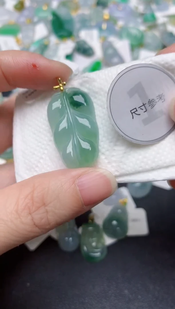 颈饰18K金镶嵌翡翠天然缅甸A货翡翠