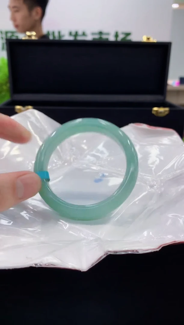 翡翠手镯未镶嵌手镯