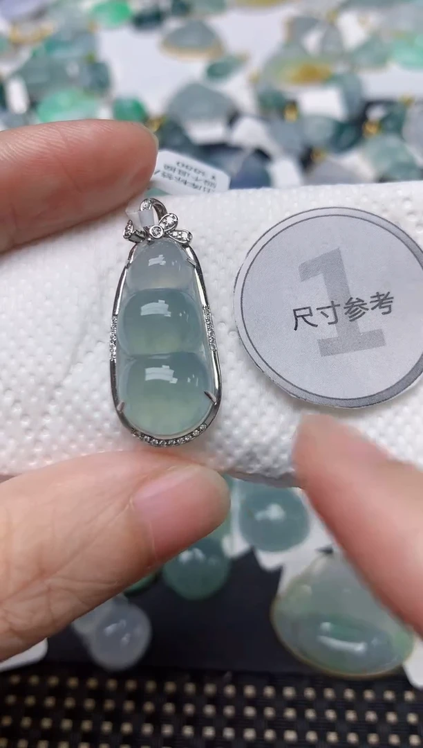颈饰18K金镶嵌翡翠天然缅甸A货翡翠