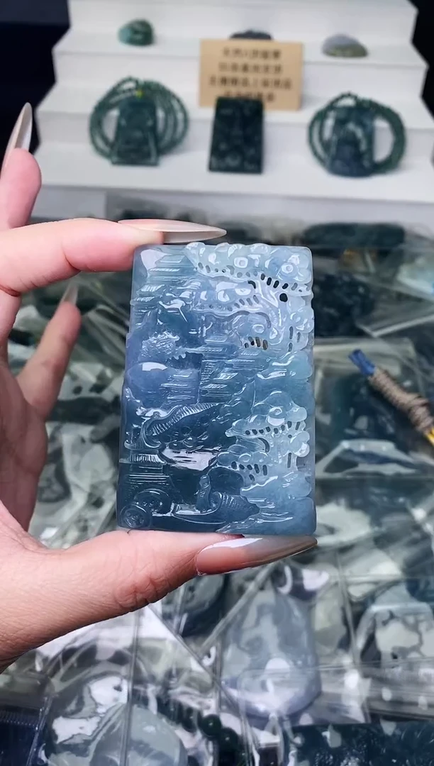 颈饰未镶嵌翡翠