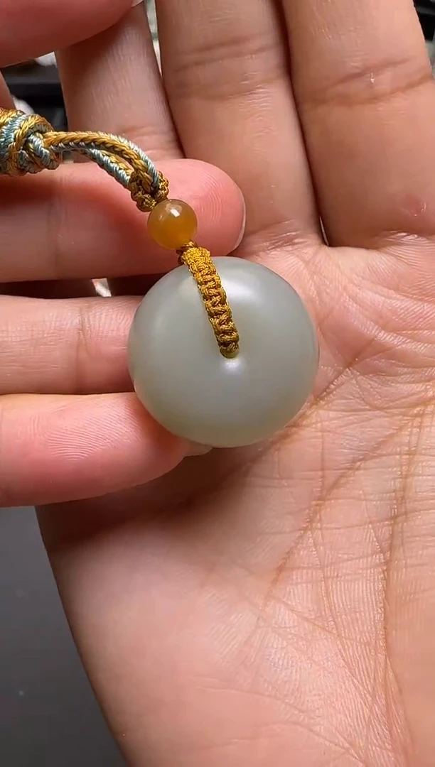 颈饰未镶嵌和田玉新疆和田玉近矿平安扣