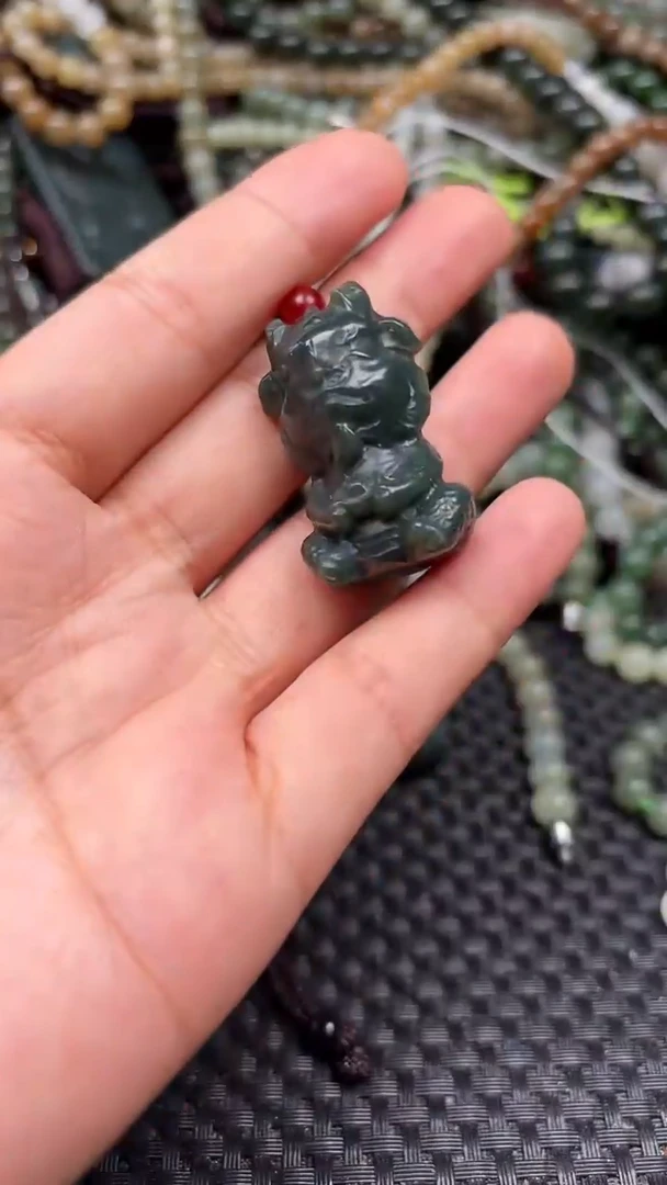 和田玉未镶嵌颈饰1