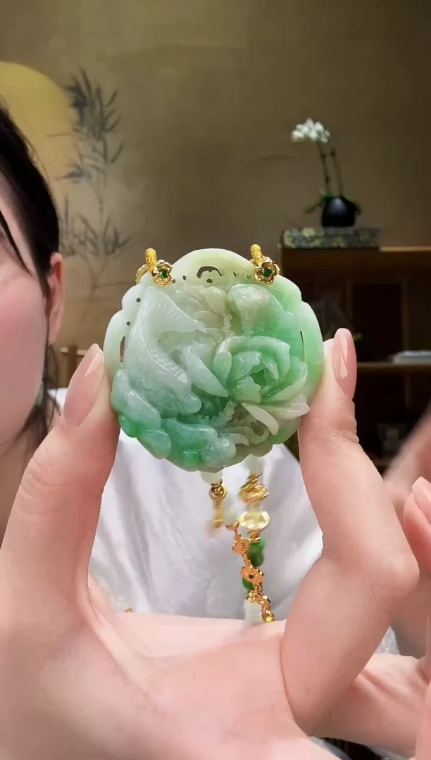 颈饰未镶嵌翡翠吊坠