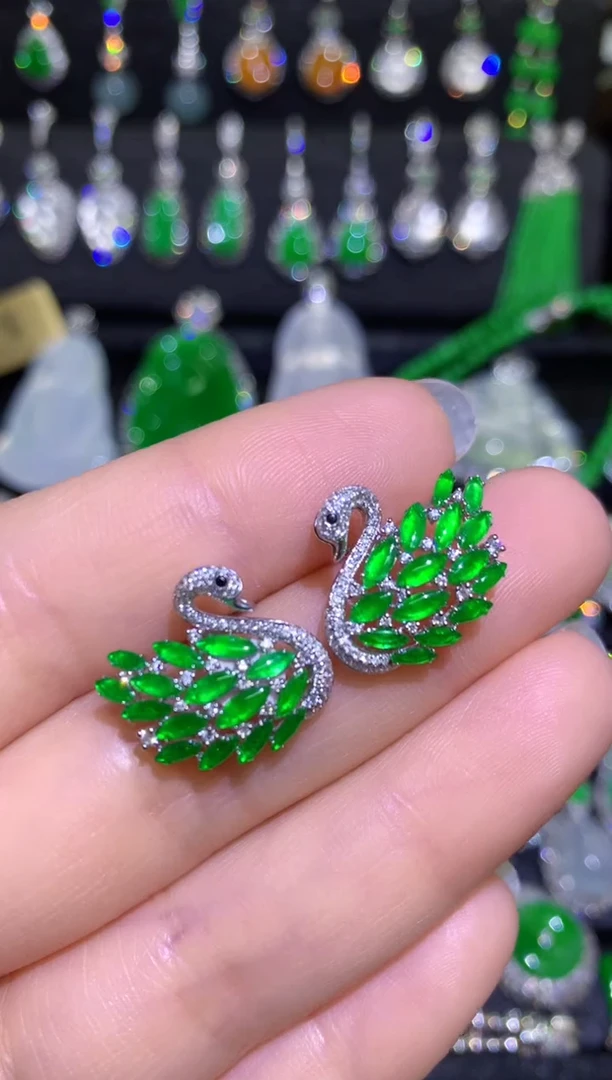 【闪购商品】翡翠耳饰18K金镶嵌高冰满绿天鹅耳钉