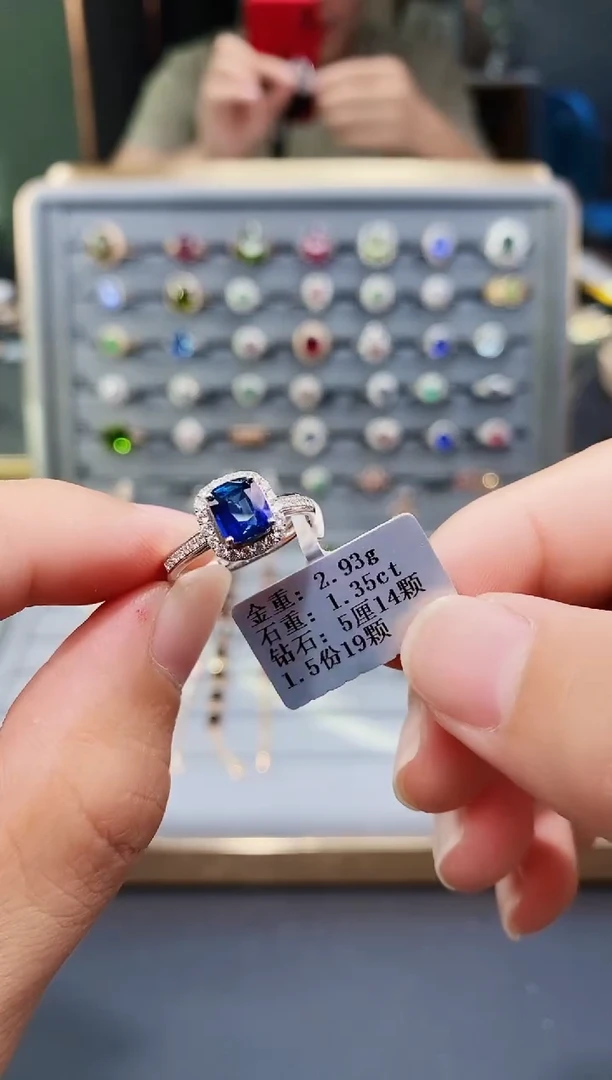 戒指蓝宝石18K金镶嵌1.35.