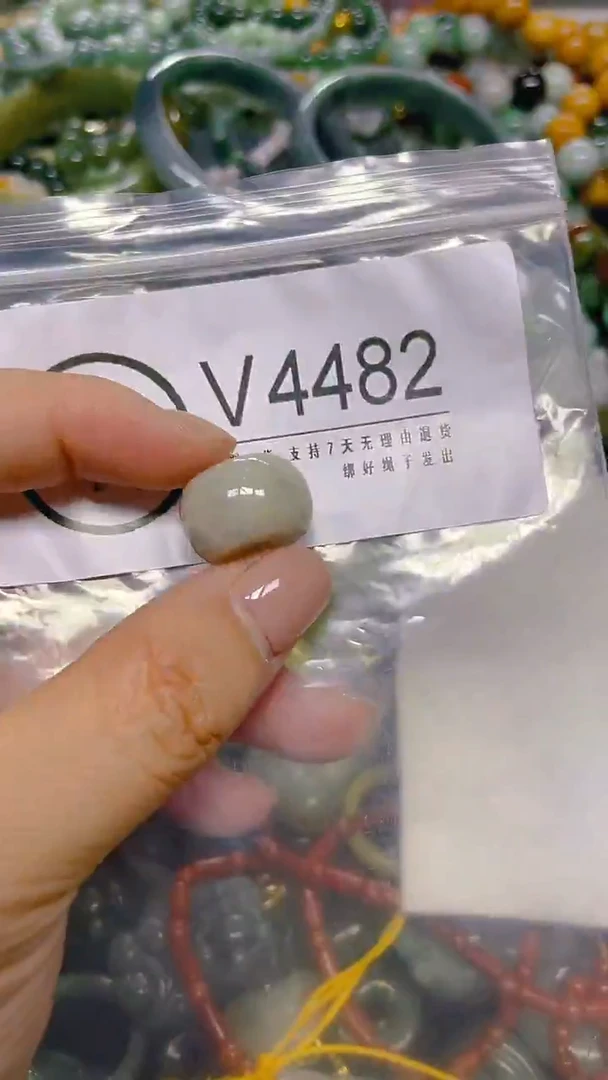 颈饰未镶嵌翡翠/ V /翡翠A货，一件也是批发价