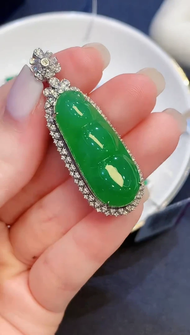 吊坠(不含链)18K金镶嵌翡翠多样性发其一