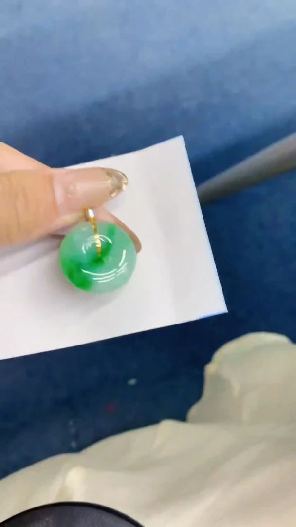 翡翠18K金镶嵌颈饰           1