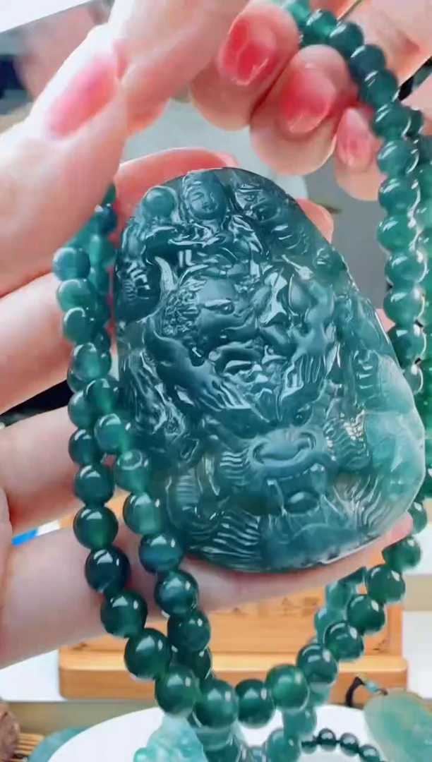 翡翠未镶嵌颈饰多样性发其中一