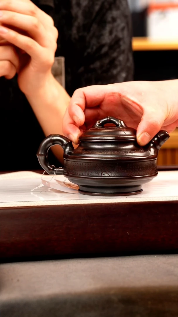茶壶紫砂铁血红砂 双线竹鼓 刻绘
