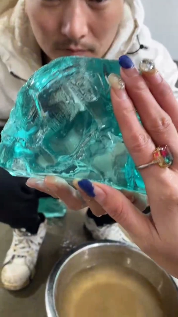 新疆托帕石摆件原石海蓝