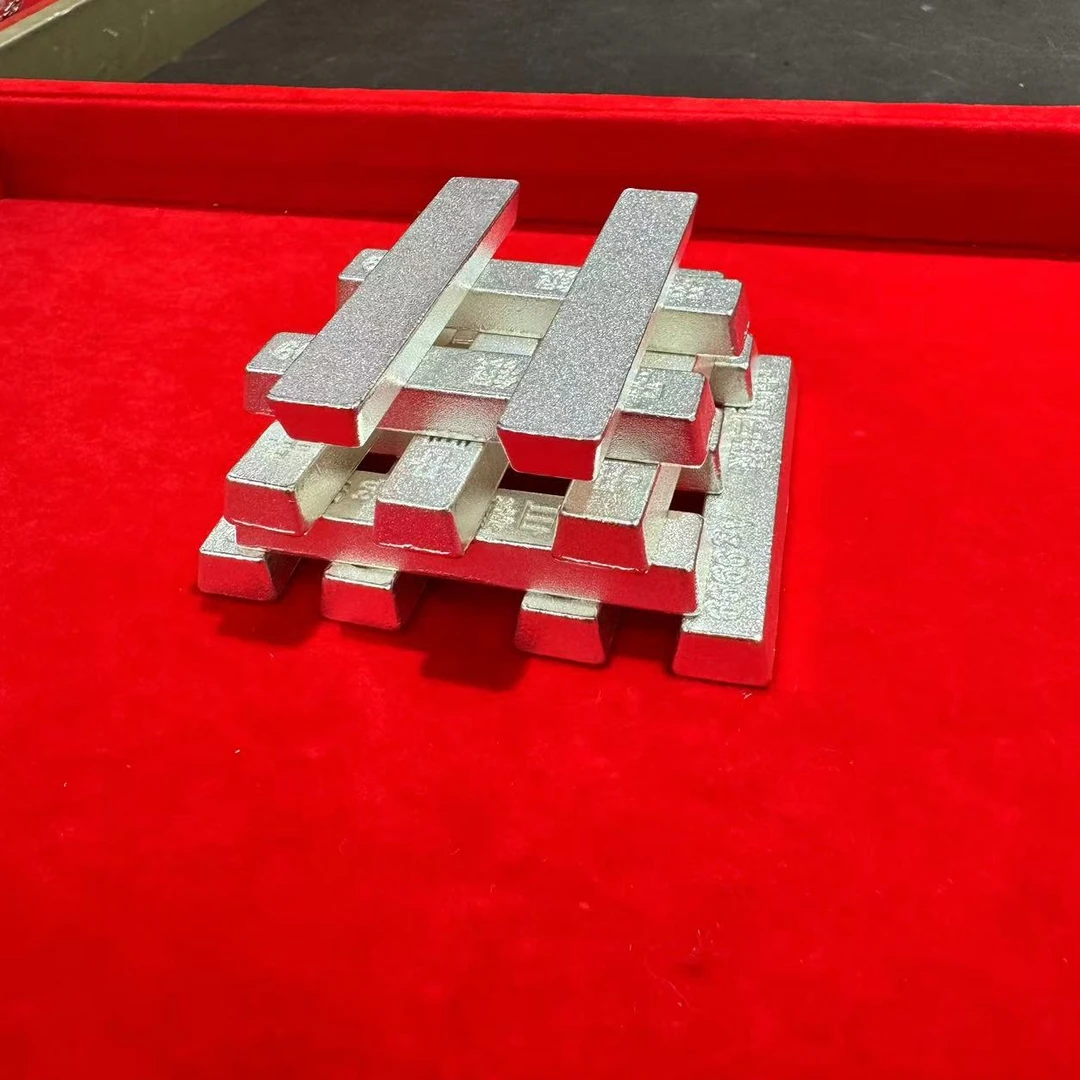 【粉丝福利】经典银色条形高档家用摆件 书房桌面适用