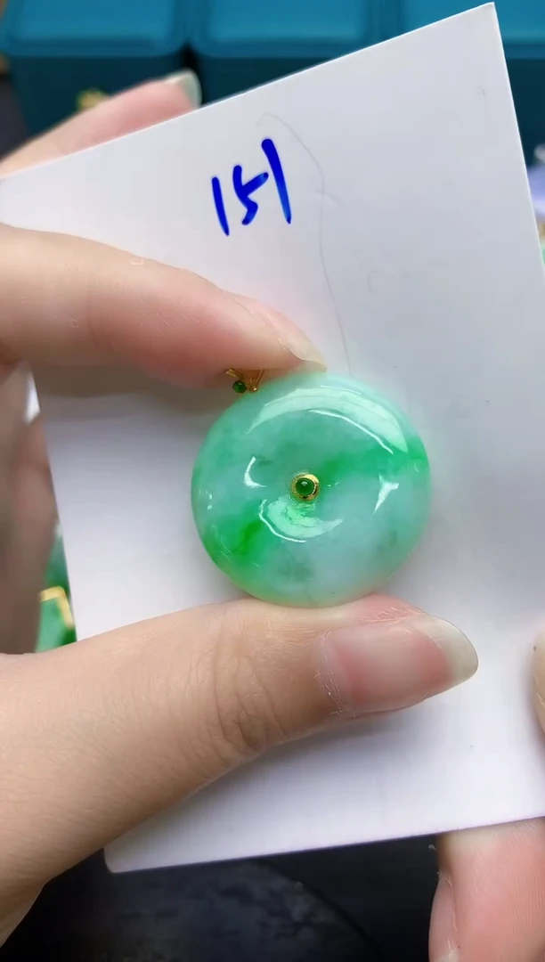 颈饰18K金镶嵌翡翠缅甸天然翡翠A货