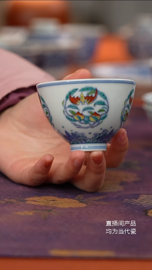 源明青忆斗彩团寿纹鸡心杯