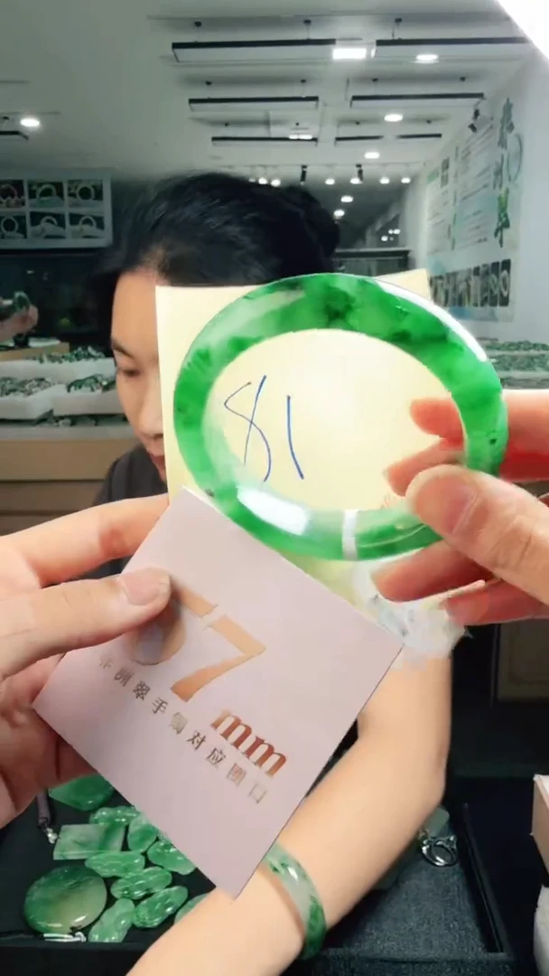 未镶嵌手镯石英质玉（非洲翠）有天然性（洒金亮片/矿点/棉线）81