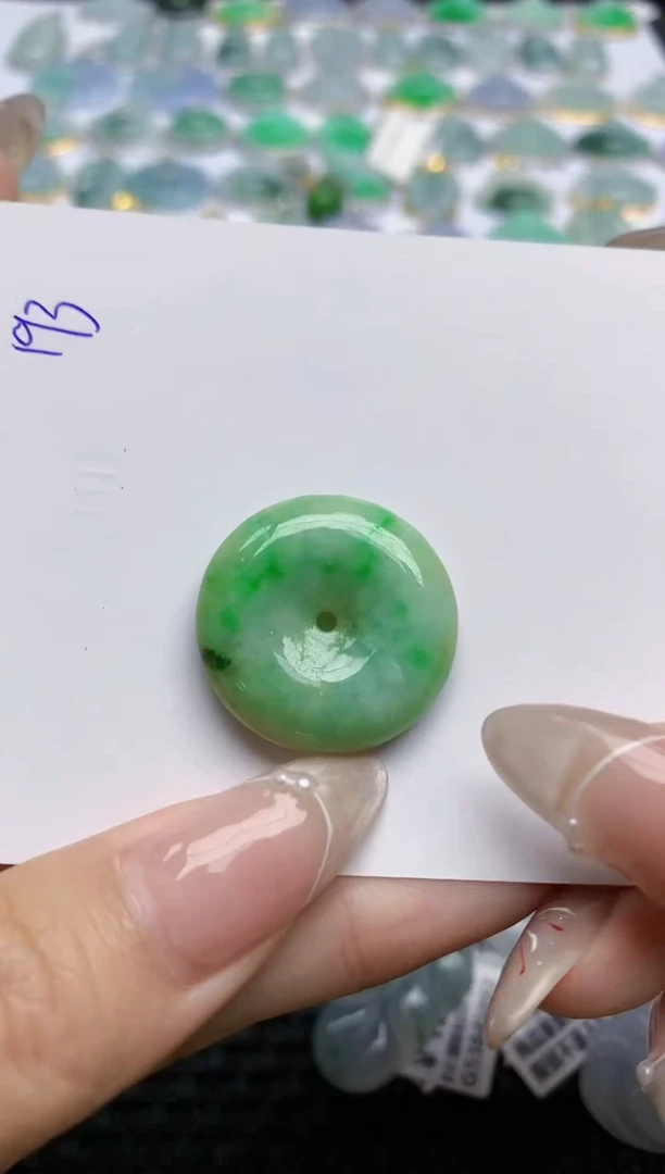 【闪购商品】翡翠颈饰未镶嵌天然翡翠A货