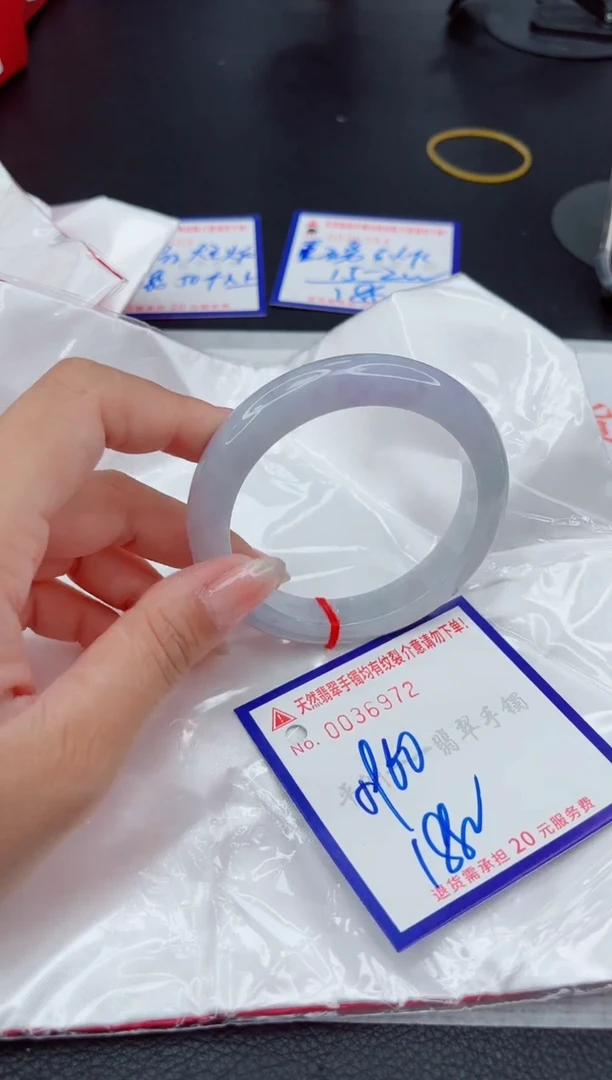 翡翠手镯未镶嵌1
