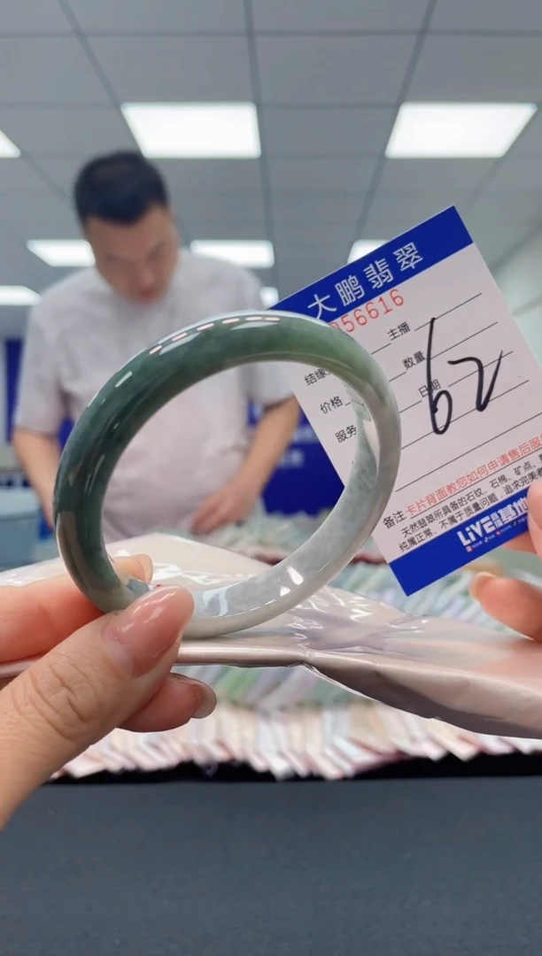【闪购商品】翡翠手镯未镶嵌AAAAAAAAAA