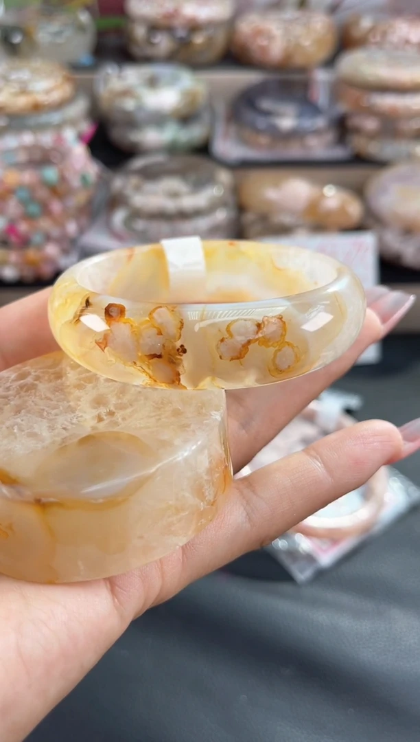 未镶嵌手镯石英质玉56